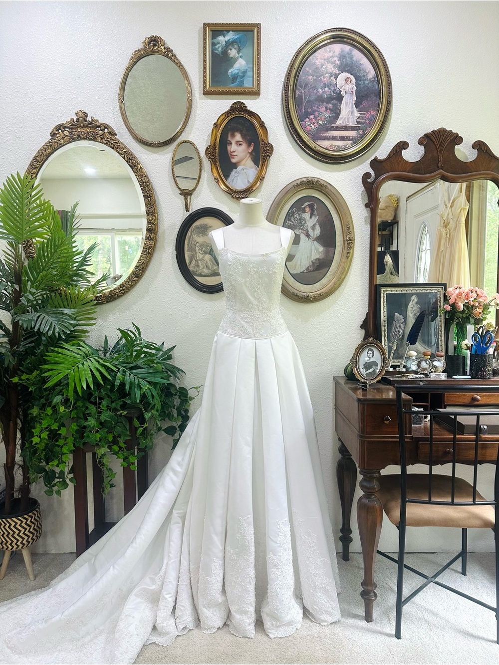 Elegant White Strapless Lace Bodice Wedding Gown with Train